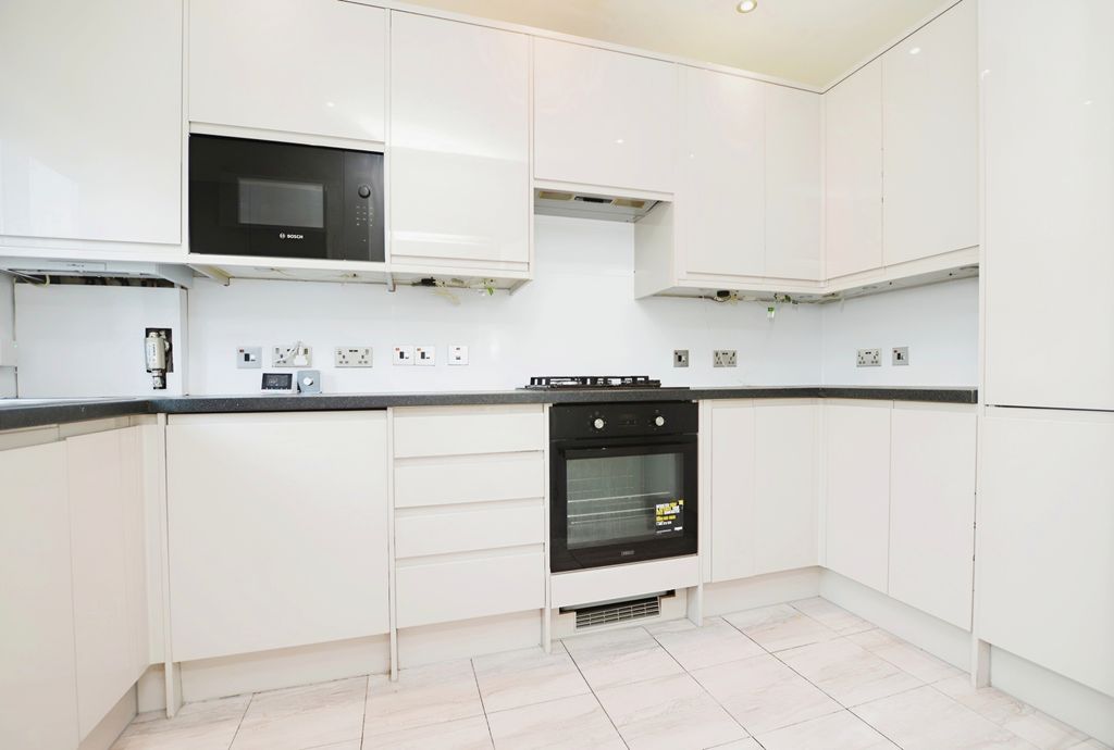 Property photo 3 of 14 Kitchen
