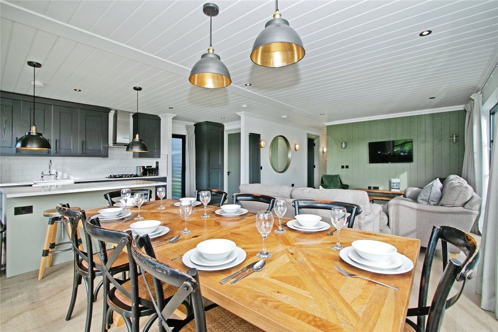 Property photo 3 of 32 Dining Area