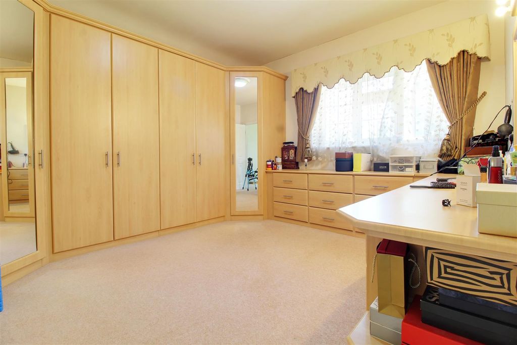 Additional image 15 of 5 bed detached house for saleMymms Drive, Brookmans Park AL9