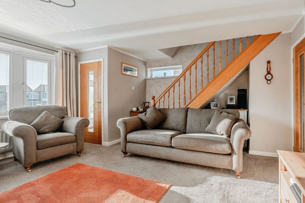 Property photo 2 of 20 Lounge