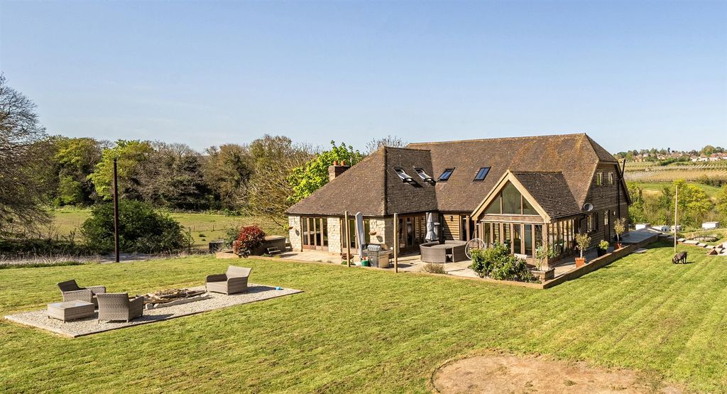 Property photo 1 of 34 L G Side & Garden.Jpg