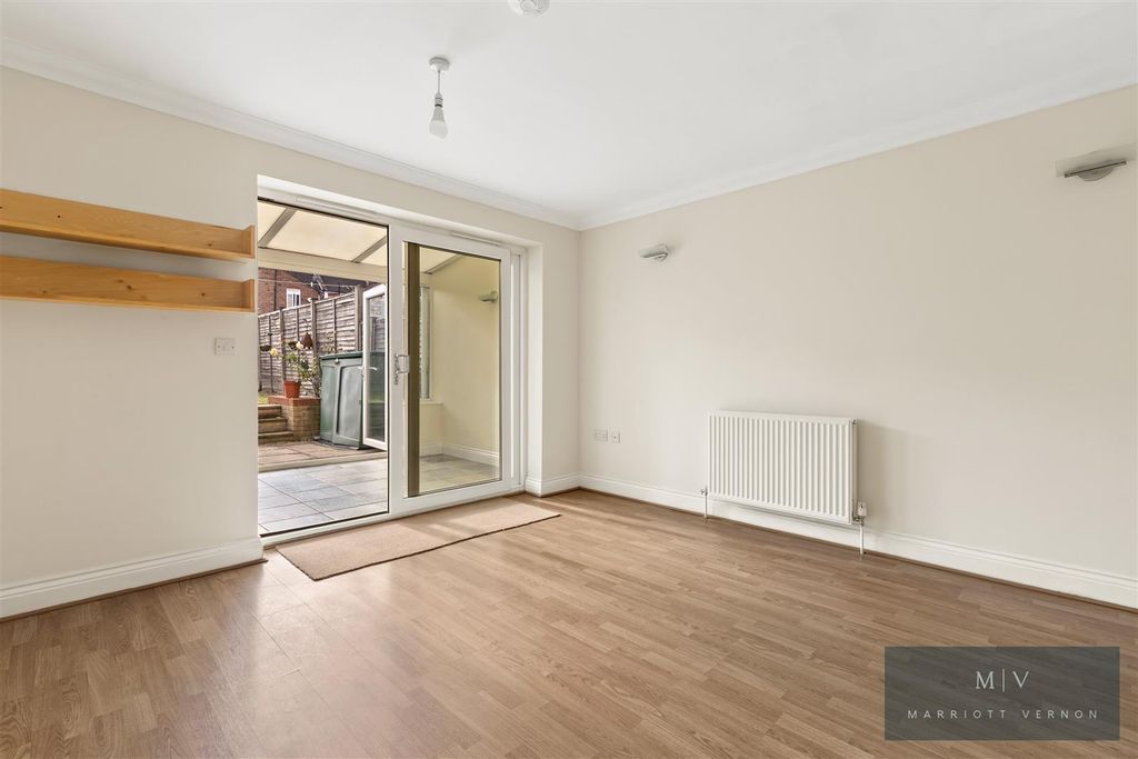 Property photo 3 of 18 Oval Road 90 MV-4.Jpg