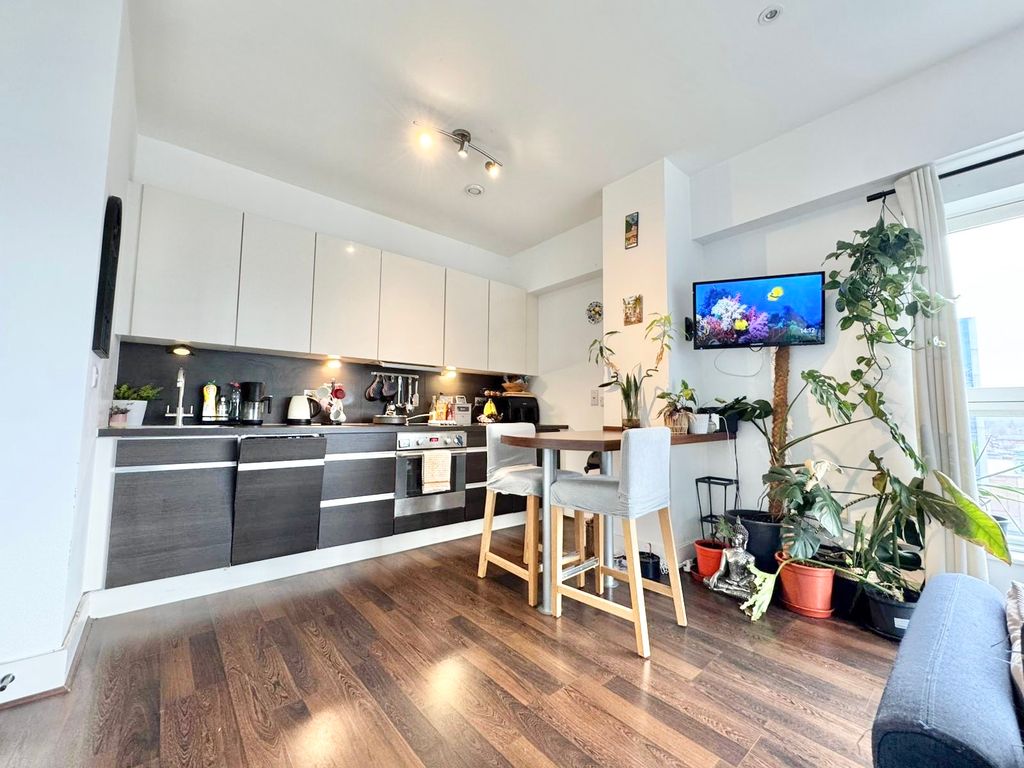 Property photo 2 of 8 Kitchen