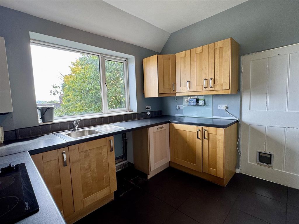 Property photo 3 of 23 Kitchen