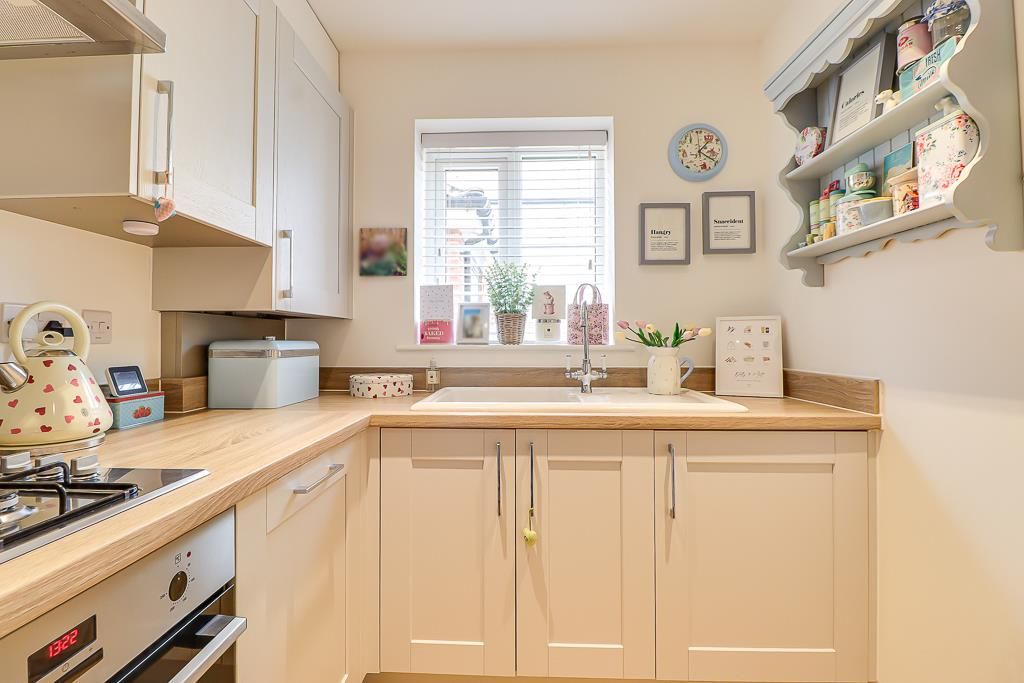 Property photo 2 of 31 Kitchen