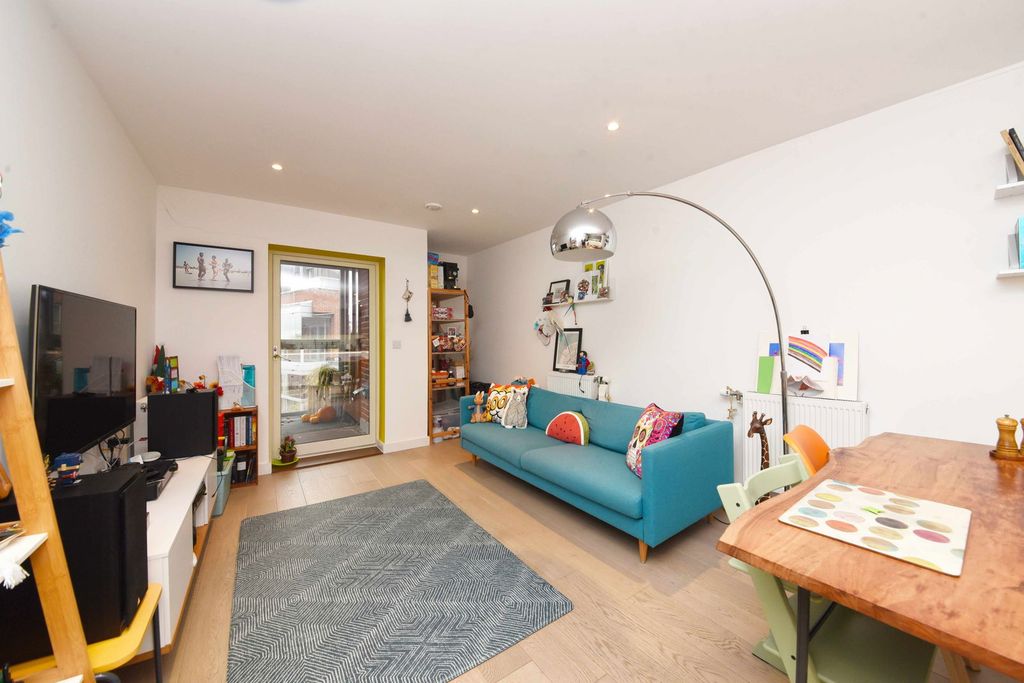 Property photo 3 of 10