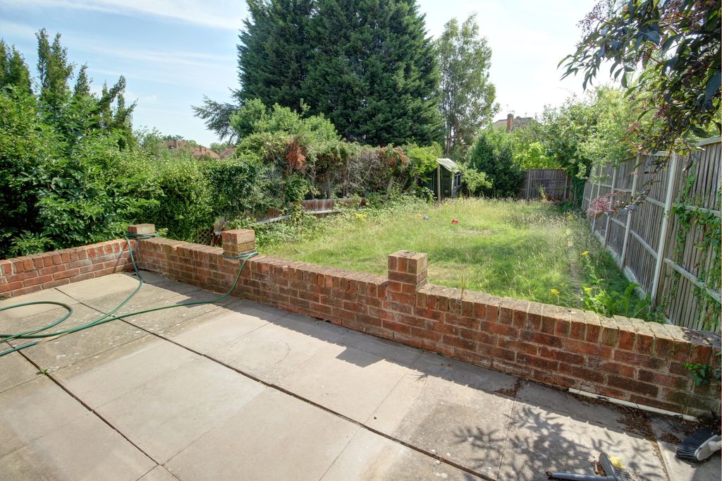 Property photo 2 of 17 Garden
