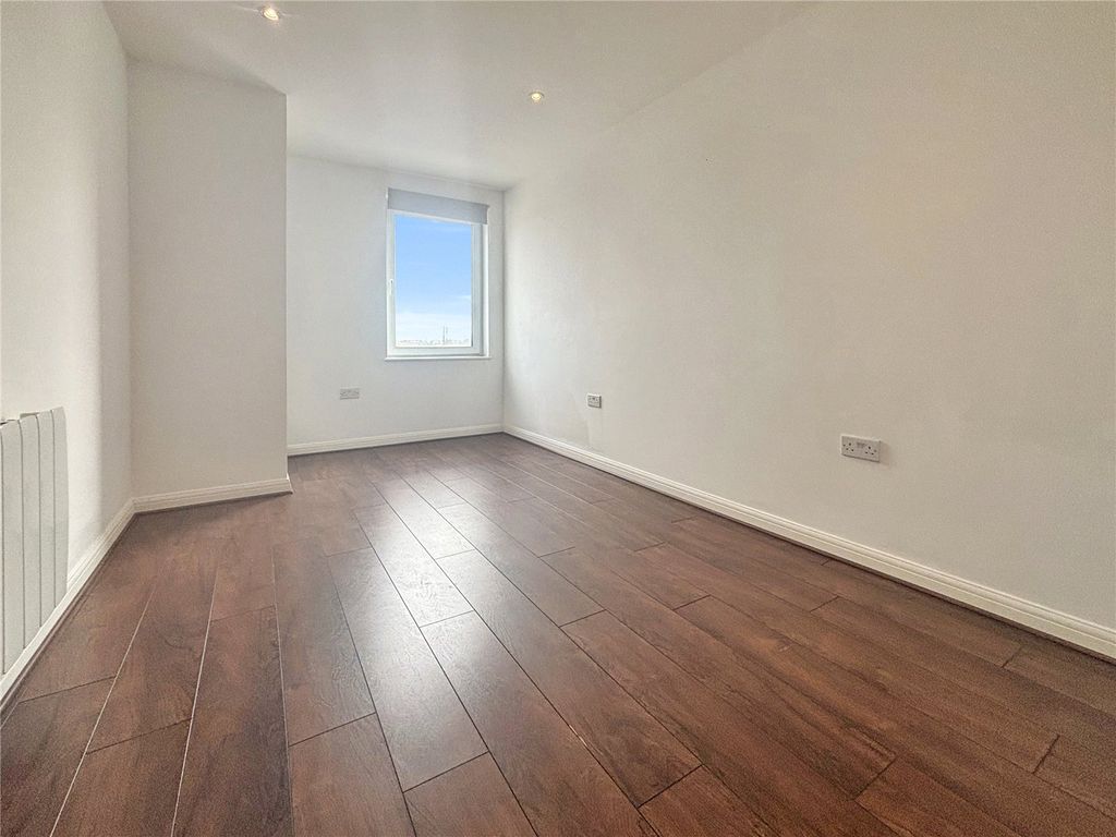 Property photo 3 of 7 Picture No. 10