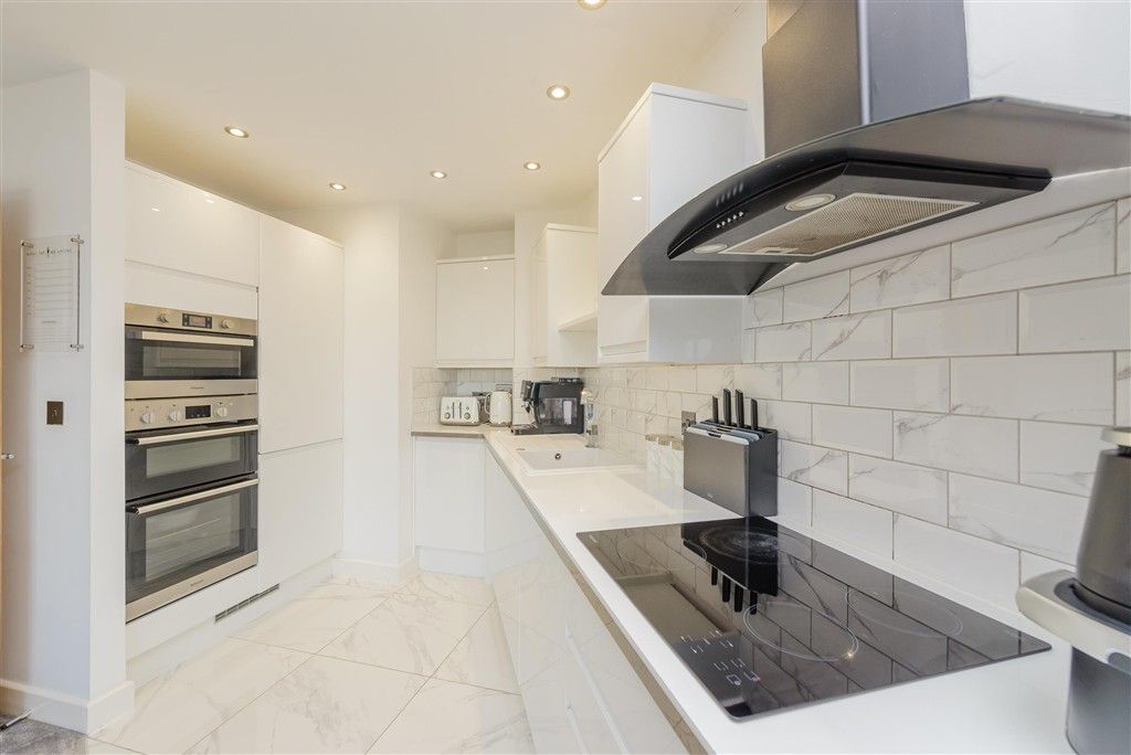Property photo 2 of 7 Kitchen/Lounge