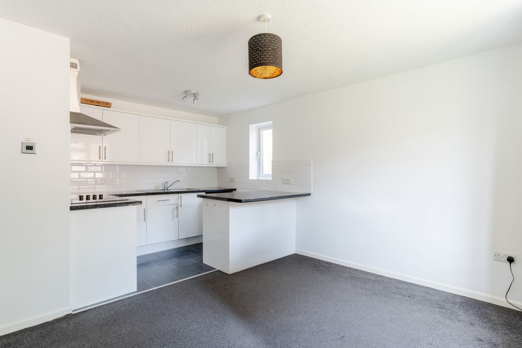 Property photo 1 of 8 A7400613-Hdr-4