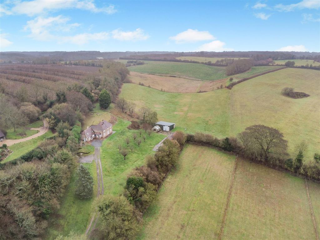 Property photo 2 of 18 8675250-Exterior05.Jpg