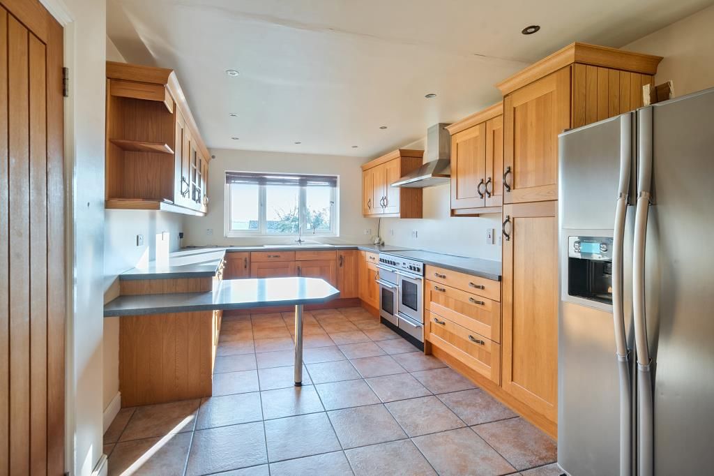 Property photo 2 of 20 Kitchen