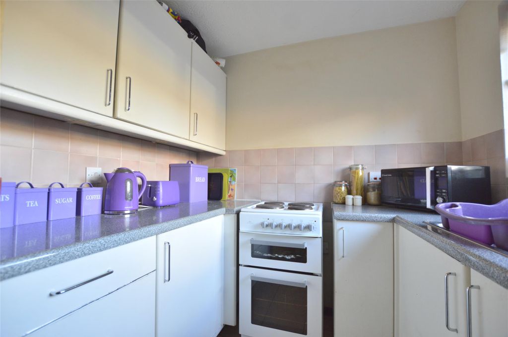 Property photo 2 of 9 Kitchen