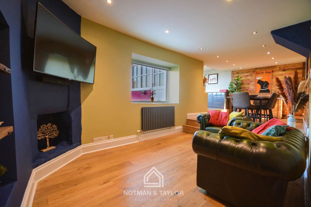 Property photo 2 of 36