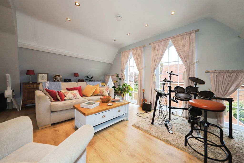 Property photo 3 of 17