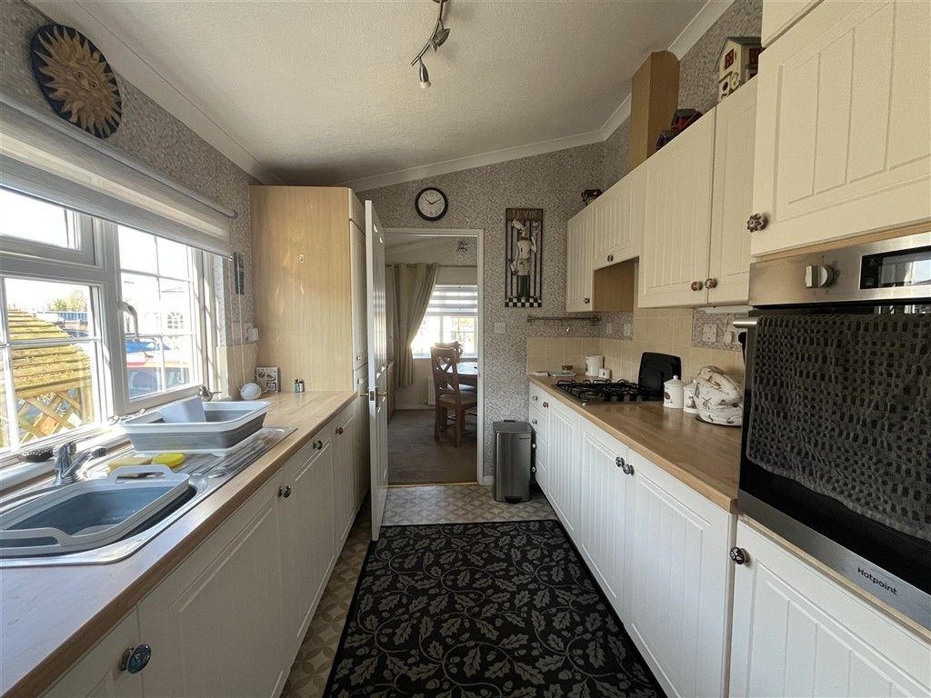 Property photo 1 of 11 Kitchen
