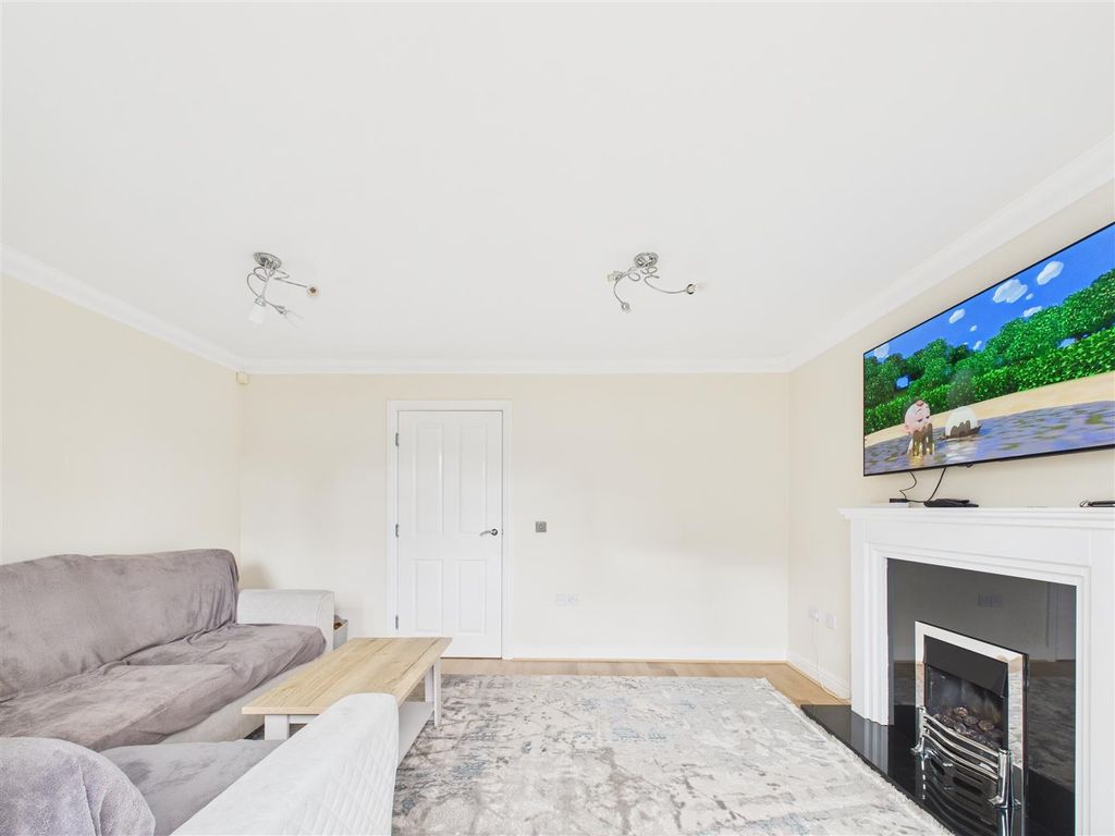 Property photo 2 of 13 Cam05451G0-Pr0073-Still014.Jpg