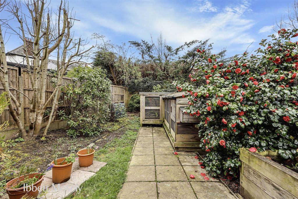 Property photo 2 of 11 17 Garden.Jpg