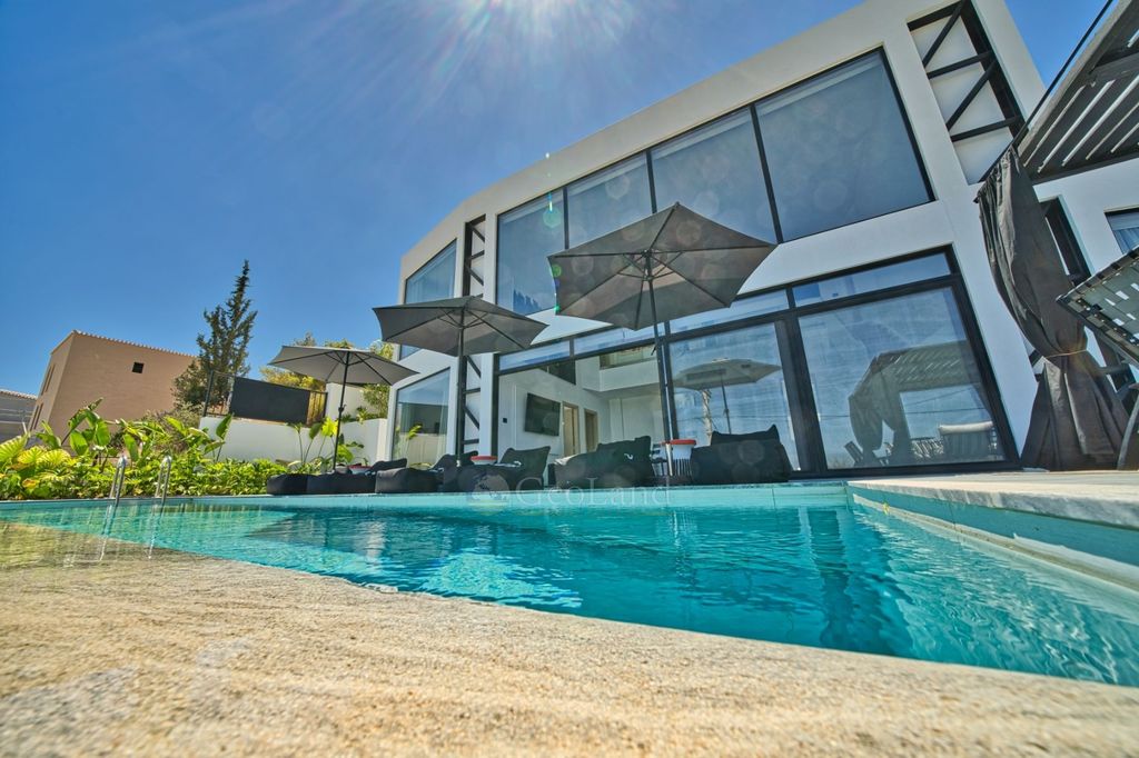 Property photo 1 of 50