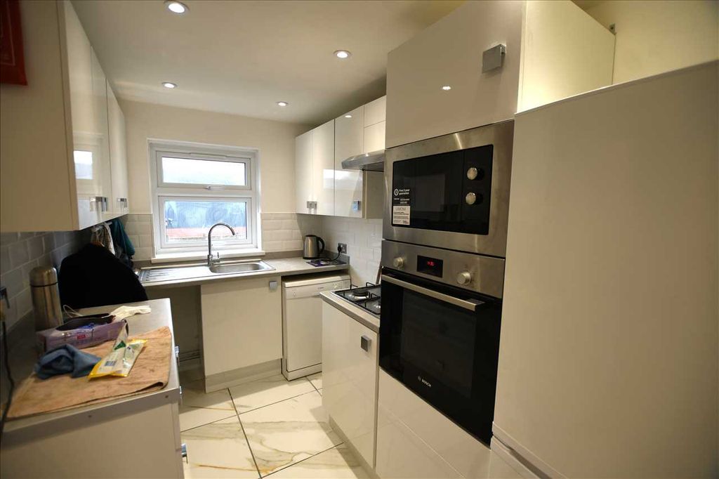 Property photo 2 of 4 Kitchen