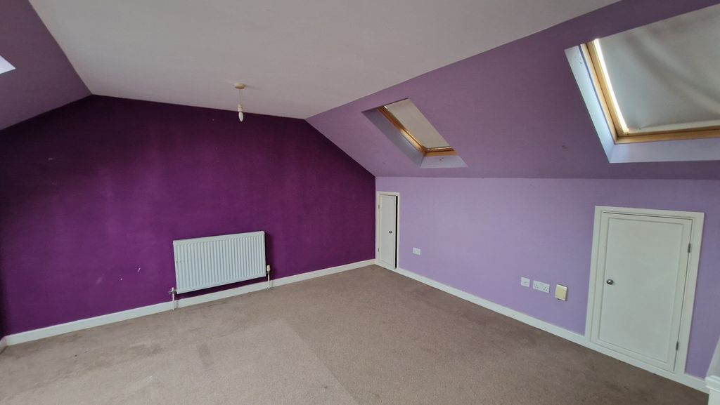 Property photo 3 of 6