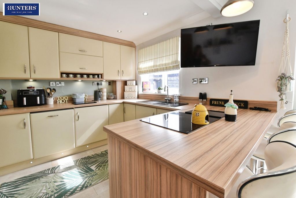 Property photo 2 of 25 Kitchen/Diner