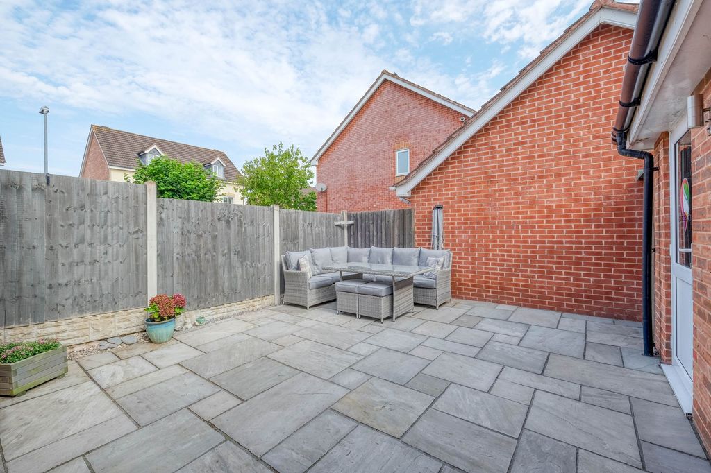 Property photo 2 of 18