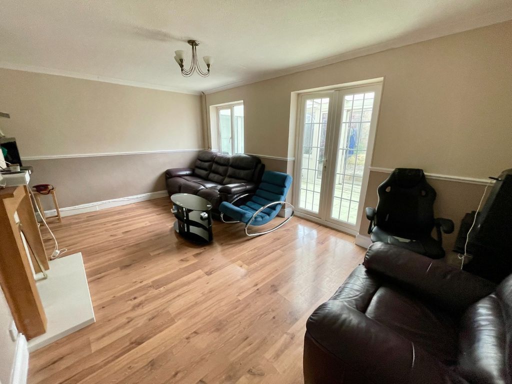 Property photo 3 of 9 4216123