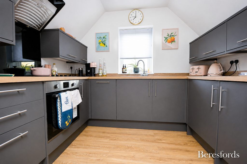 Property photo 3 of 7 Kitchen