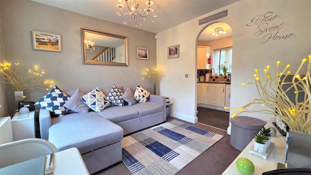 Property photo 3 of 11 Lounge