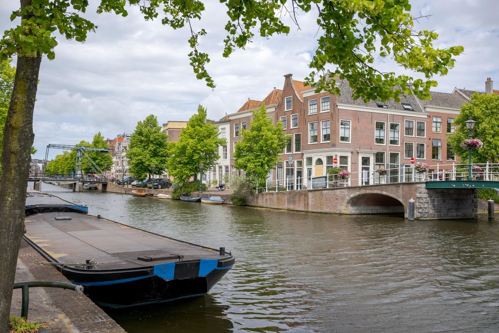 Property photo 2 of 60