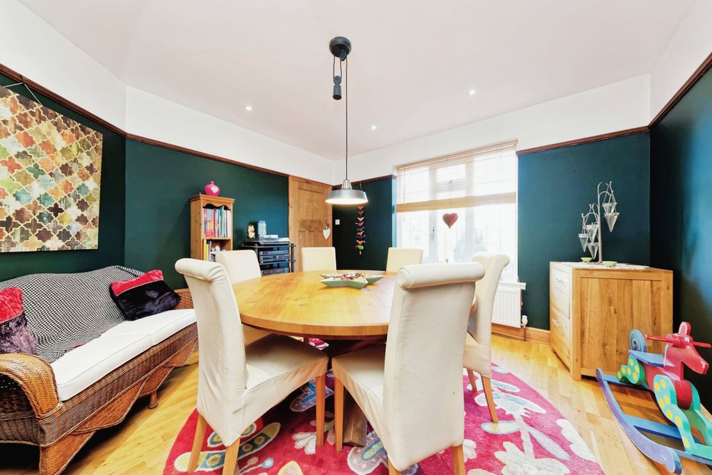 Property photo 3 of 27 Dining Room