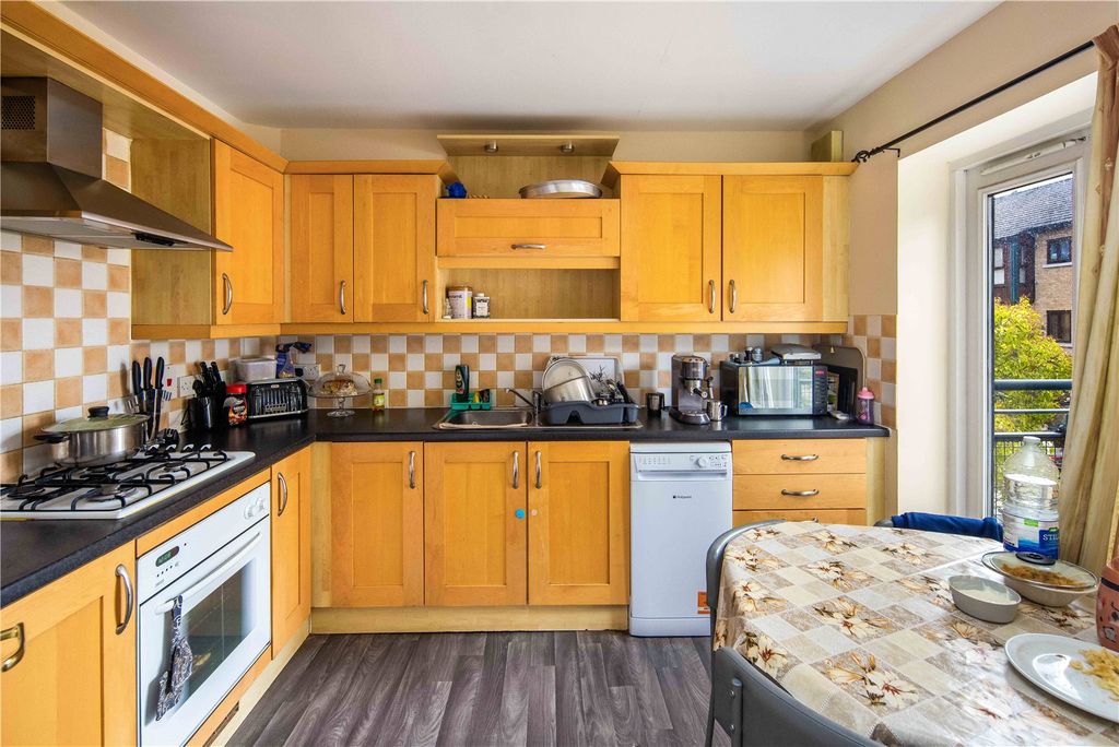 Property photo 3 of 9 Kitchen