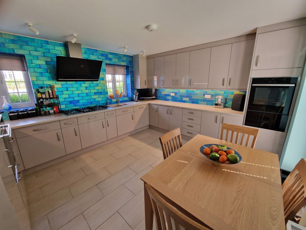 Property photo 3 of 32 Kitchen