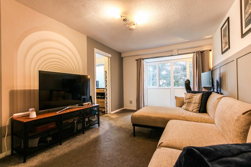 Property photo 3 of 10 Living Room