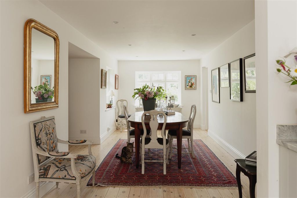Property photo 3 of 26 19.Jpg