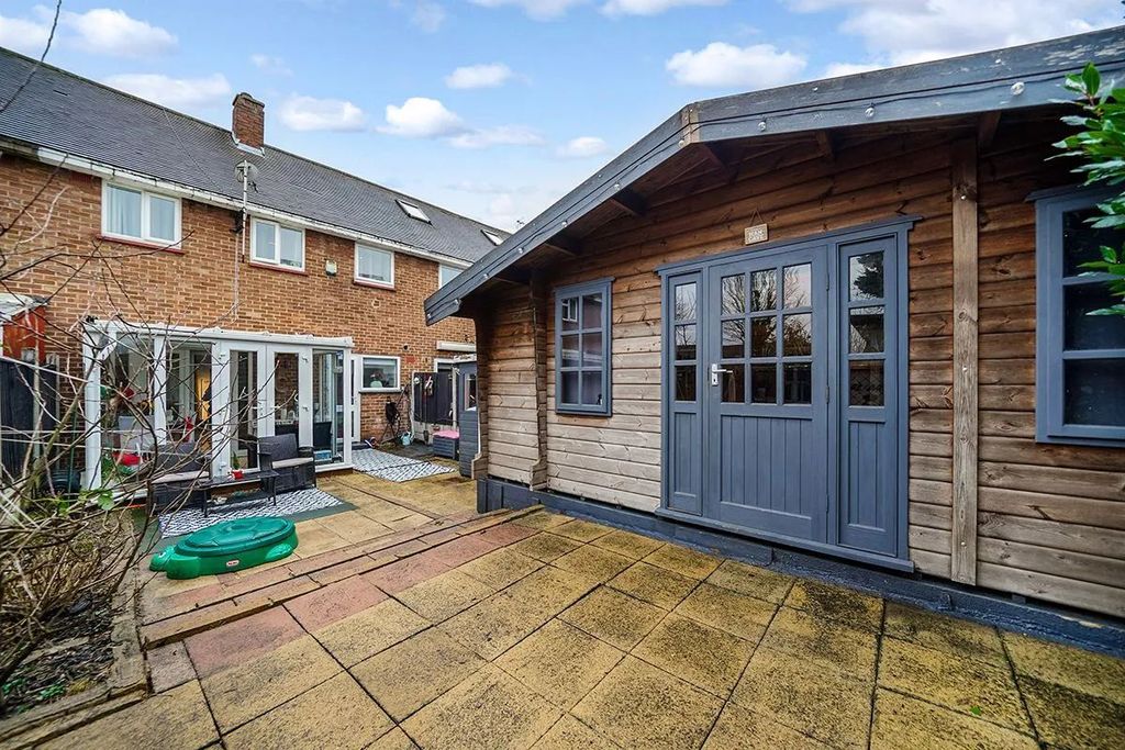 Property photo 3 of 17 Photo 2