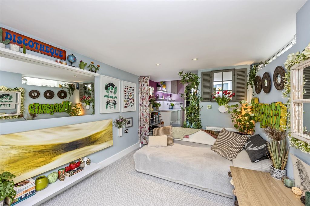 Property photo 3 of 17 Westbourne Street 74B-010.Jpg