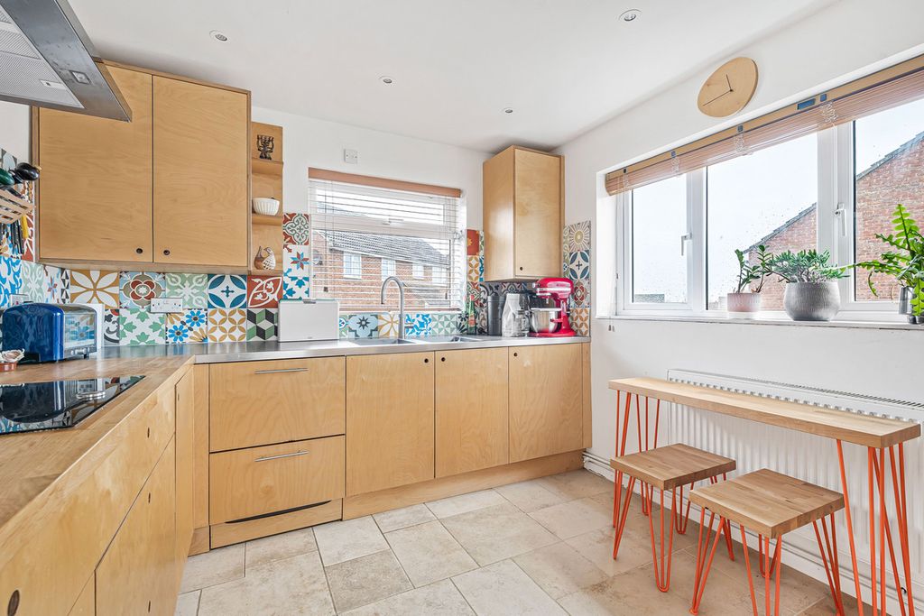 Property photo 2 of 18