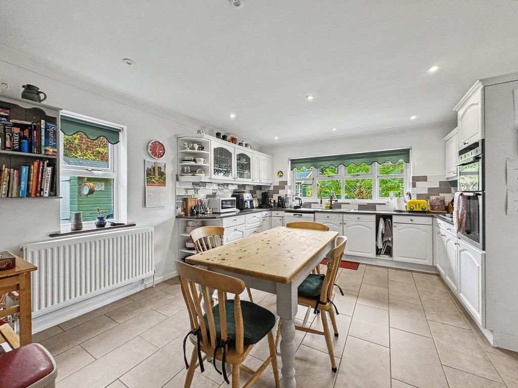 Property photo 2 of 36