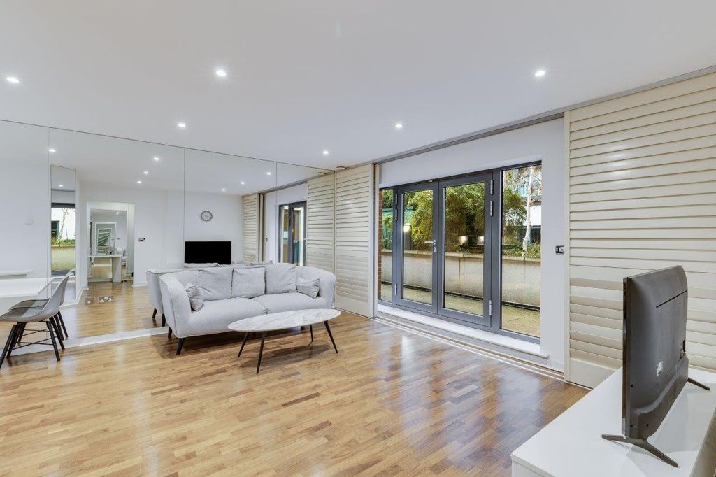 Property photo 2 of 9 Picture No. 33