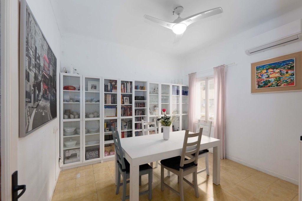 Property photo 2 of 11 Dining Room