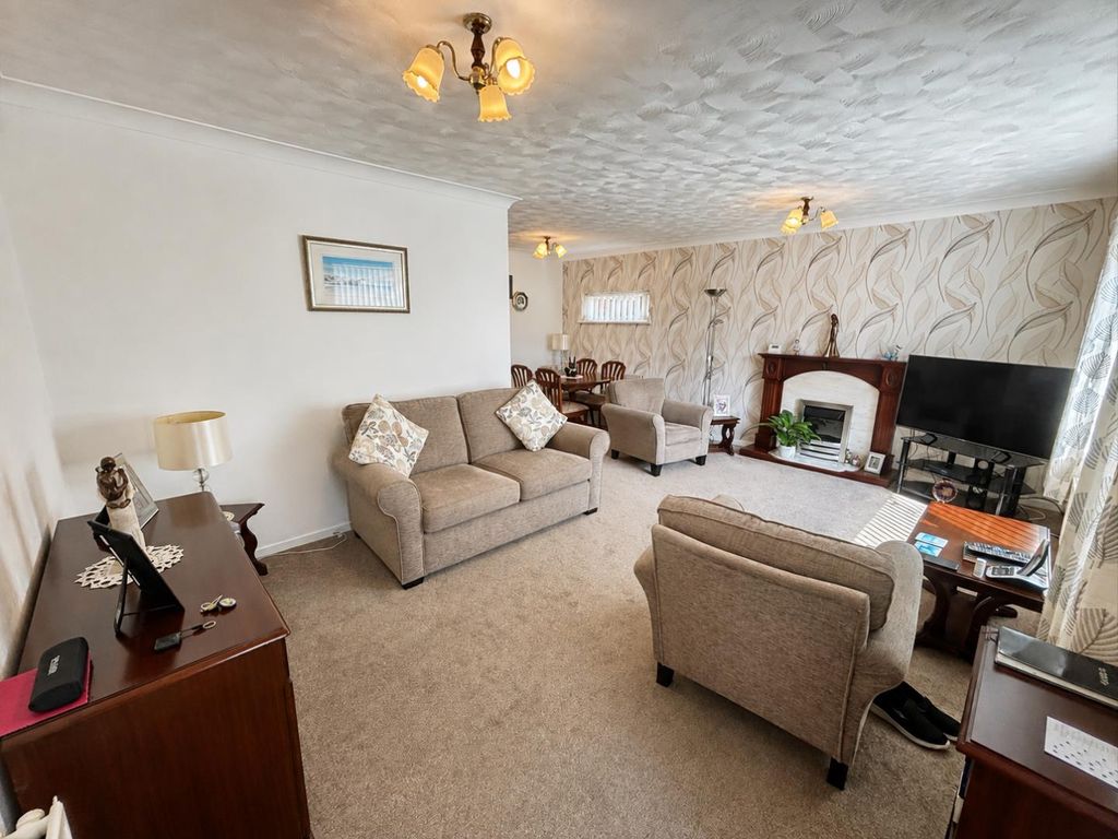 Property photo 3 of 20 Open Plan Through Lounge