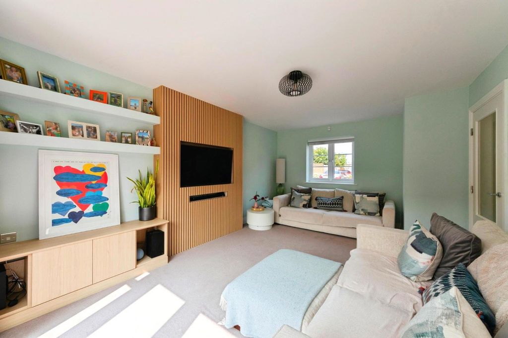 Property photo 3 of 18 Pbox-Img.Jpg