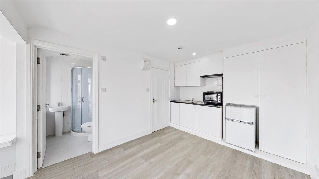 Property photo 2 of 5 Studio.Jpg