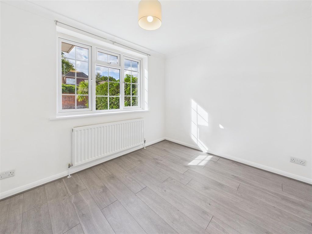 Property photo 3 of 27