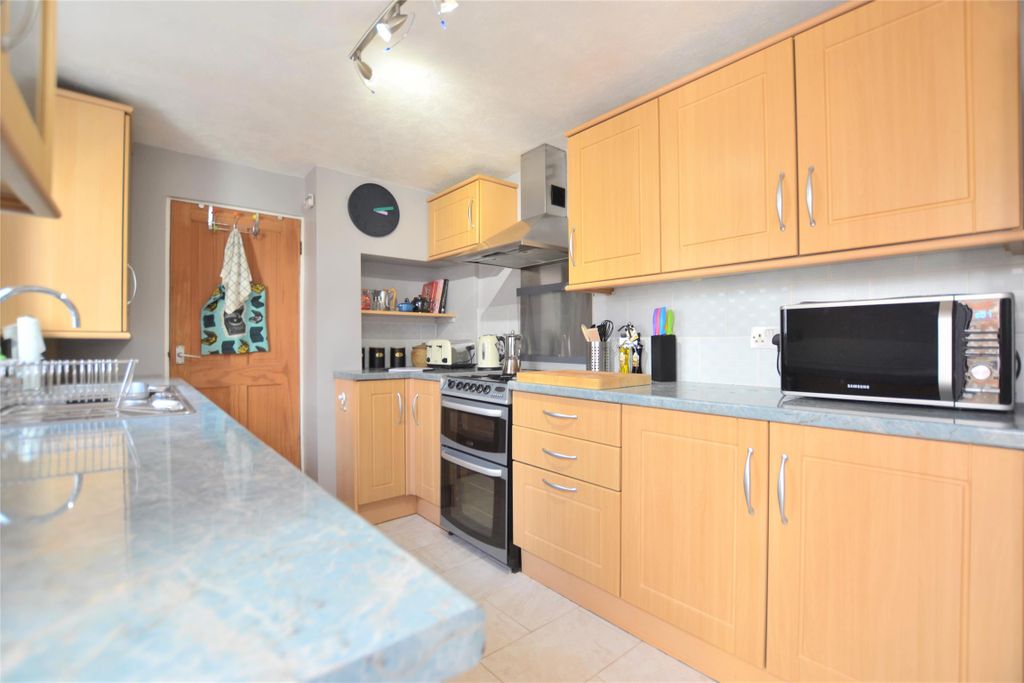 Property photo 2 of 11 Kitchen