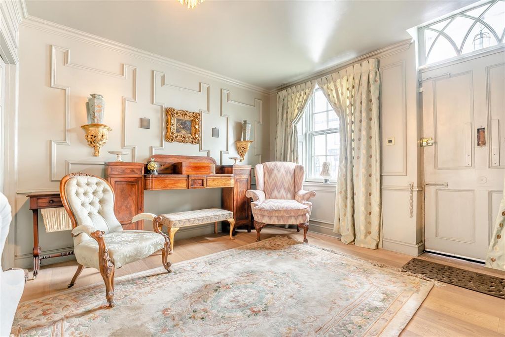 Property photo 2 of 18 8668293-Inrterior02.Jpg