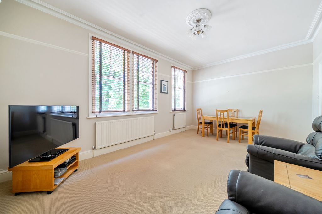 Property photo 2 of 18 Sitting Room