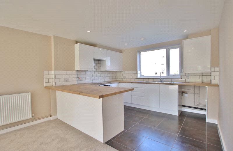 Property photo 3 of 12 Kitchen